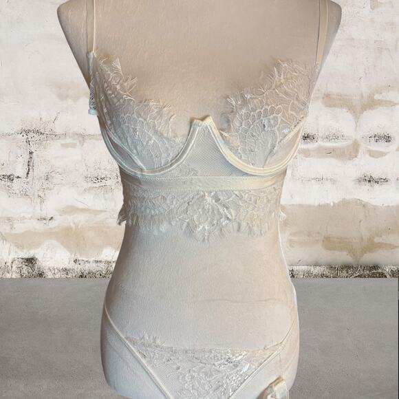 Mapale NWT Bra, Skirt & Thong Set White - Size S/M - Picture 5 of 10